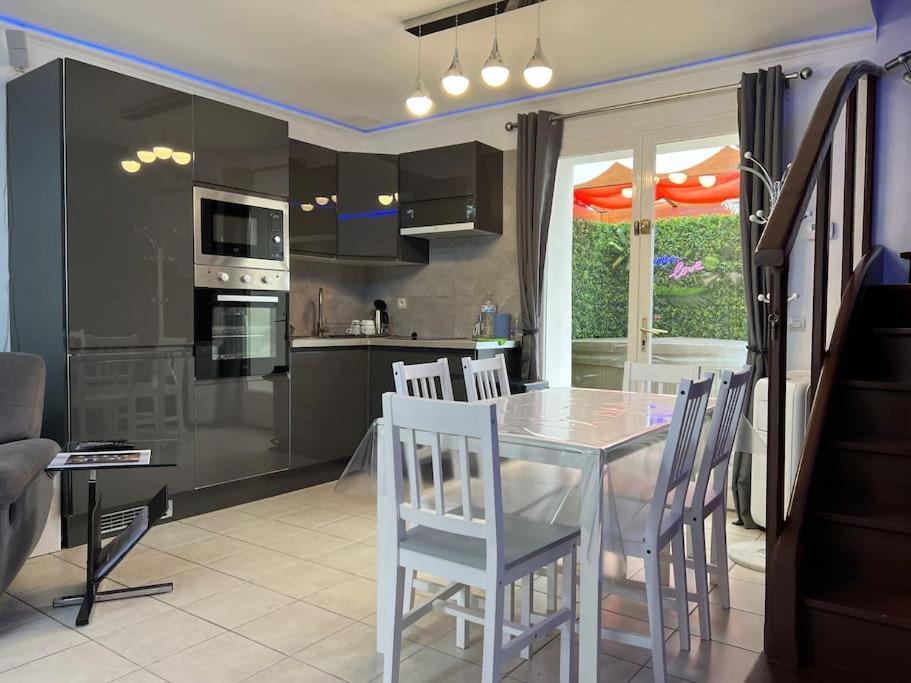 Kings Villa Near Disneyland Reserved Only For Family With Kids Saint-Germain-sur-Morin Exterior photo