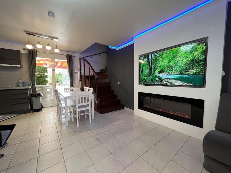 Kings Villa Near Disneyland Reserved Only For Family With Kids Saint-Germain-sur-Morin Exterior photo
